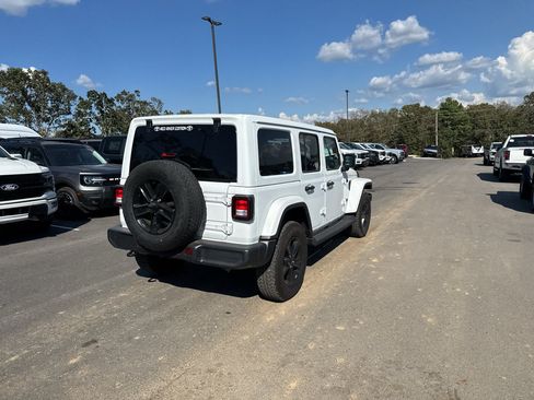 Used 2021 Jeep Wrangler Unlimited Sahara AWD/4WD image 5