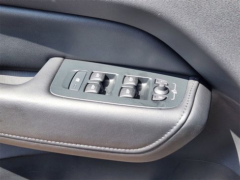 Used 2025 Volvo XC60 B5 Core image 4