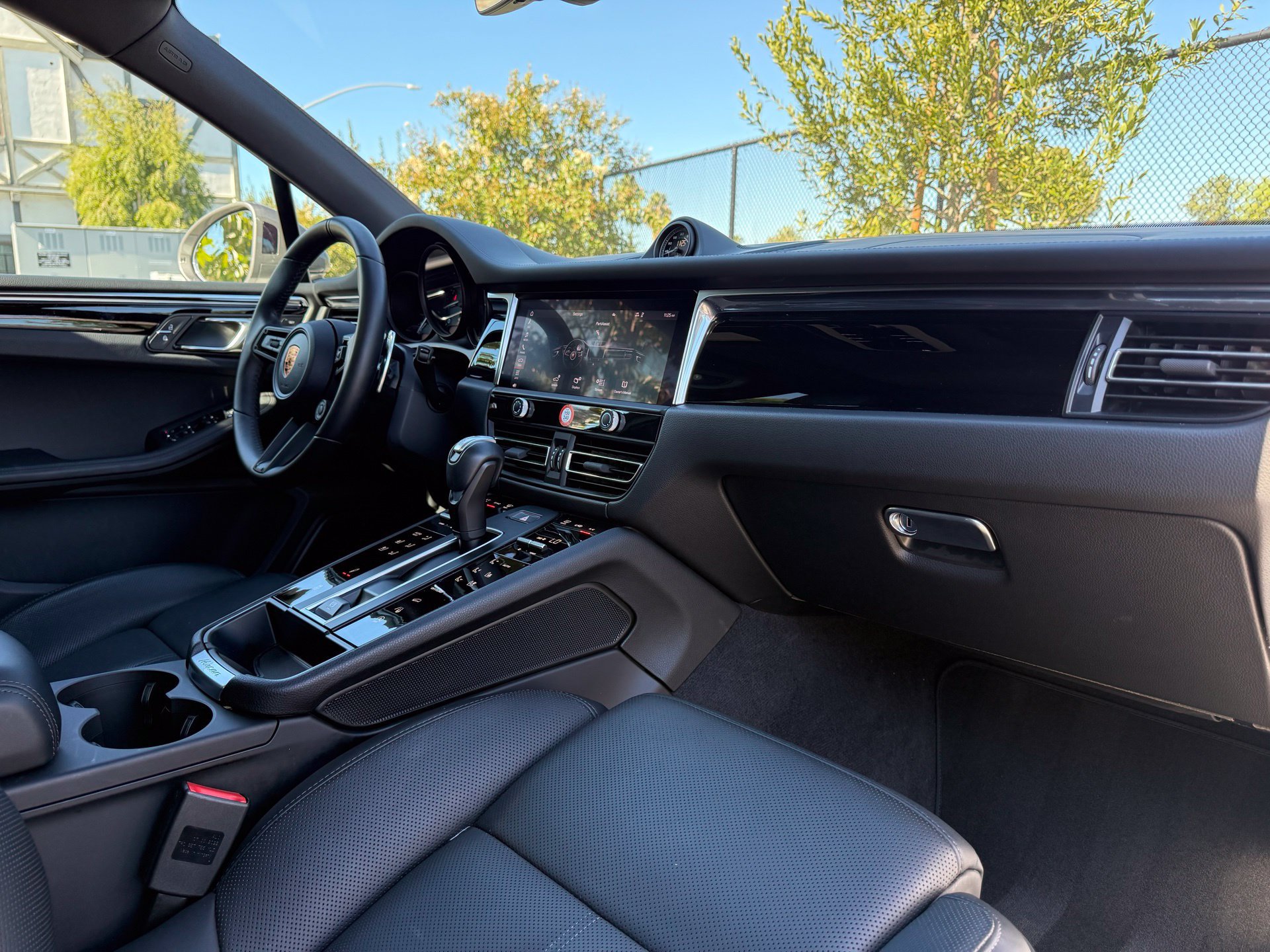 Used 2026 Porsche Macan Turbo AWD/4WD image 26