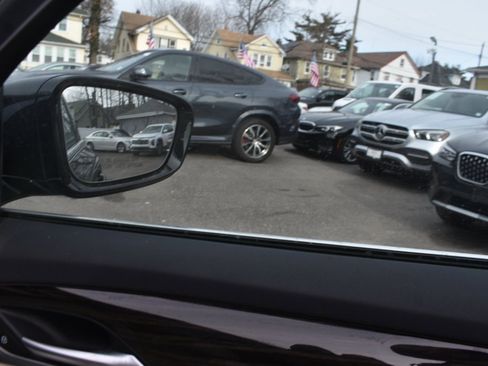 Used 2023 BMW 530e xDrive w/ Convenience Package image 22