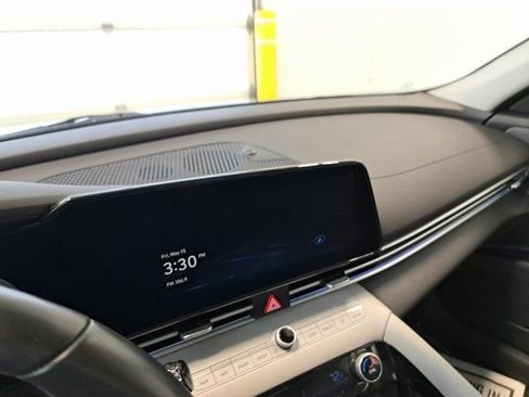 Used 2025 Hyundai Elantra Limited FWD image 11