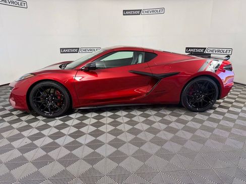 Used 2023 Chevrolet Corvette Z06 RWD image 3