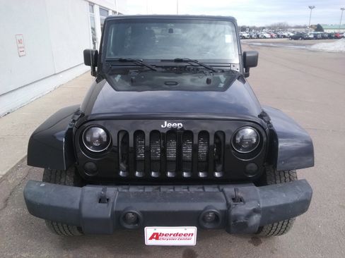 Used 2013 Jeep Wrangler Unlimited Sahara image 3