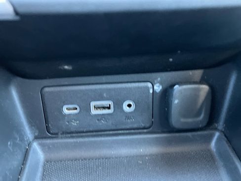 Used 2024 GMC Terrain SLE image 27