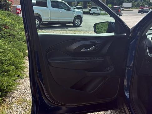 Used 2022 GMC Terrain SLT w/ Elevation Edition FWD image 11