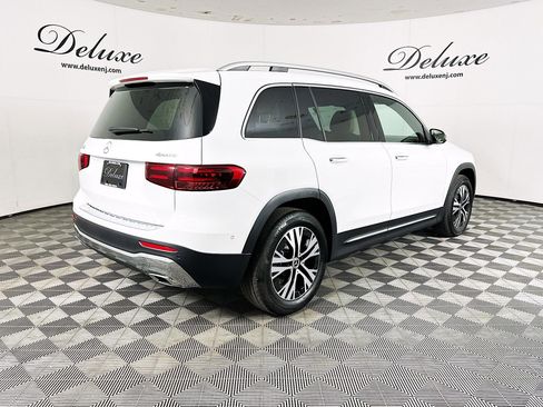 Used 2024 Mercedes-Benz GLB 250 4MATIC w/ Exclusive Package image 6