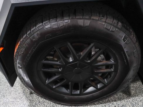 Used 2024 Tesla Cybertruck AWD Crew Cab image 11