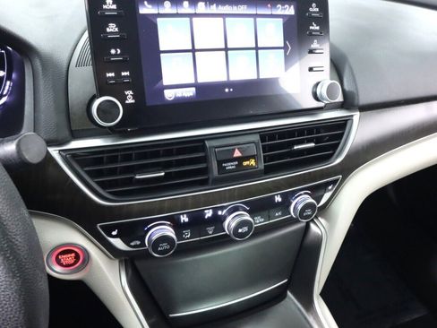 Used 2018 Honda Accord EX image 16