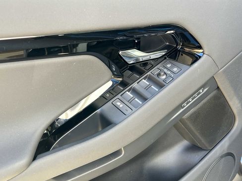 Used 2025 Land Rover Range Rover Evoque Dynamic SE image 15