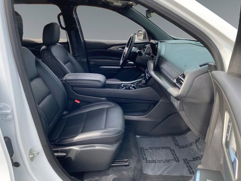 Used 2025 Chevrolet Traverse LT image 15