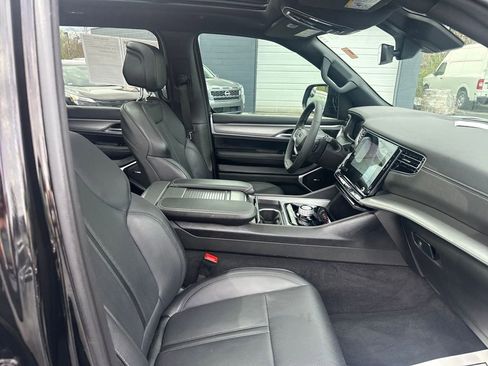 Used 2024 Jeep Wagoneer Series II image 30