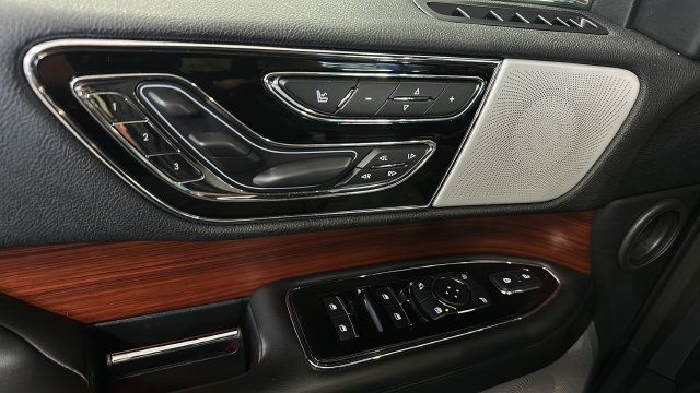 Used 2020 Lincoln Navigator L Reserve w/ Luxury Package AWD/4WD image 20
