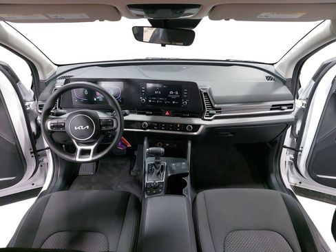 Used 2025 Kia Sportage LX AWD/4WD image 9