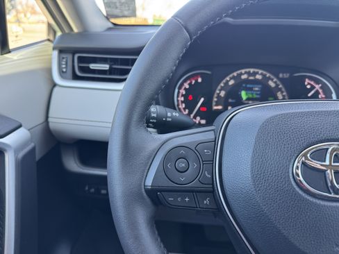 Used 2023 Toyota RAV4 XLE Premium image 23