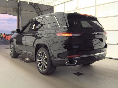 Used 2023 Jeep Grand Cherokee Overland w/ Luxury Tech Group IV AWD/4WD image 7