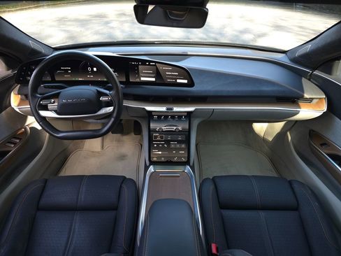 Used 2022 Lucid Air Grand Touring image 3