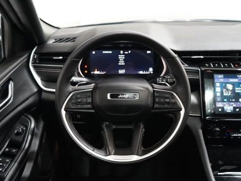 Used 2024 Jeep Grand Cherokee Altitude AWD/4WD image 12