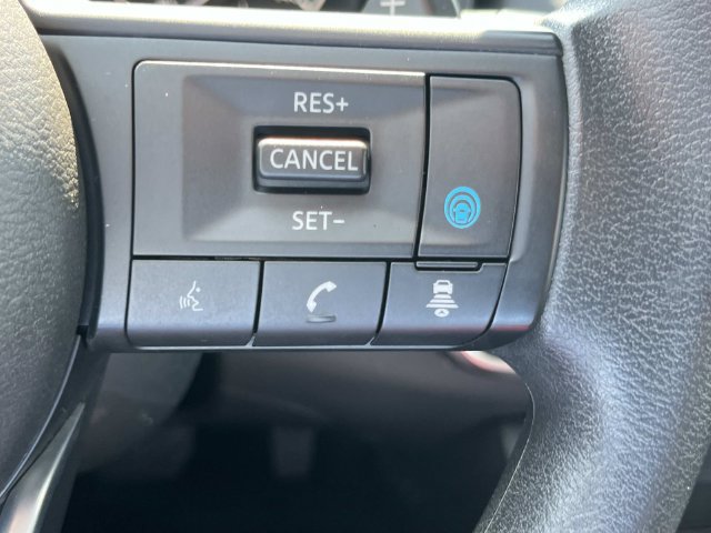 Used 2024 Nissan Rogue SV FWD image 33