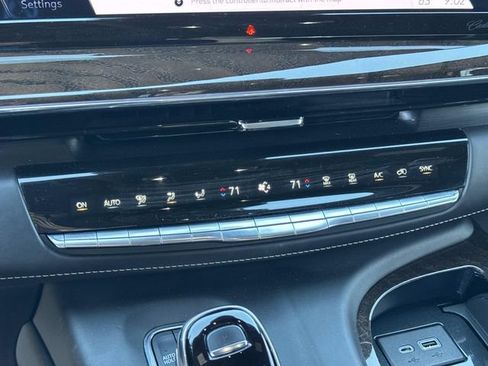 Certified 2022 Cadillac Escalade Sport Platinum AWD/4WD image 27