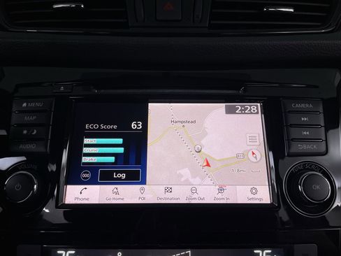 Used 2018 Nissan Rogue SV w/ Premium Package image 16