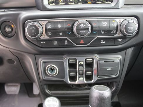 Used 2021 Jeep Gladiator Sport AWD/4WD image 17