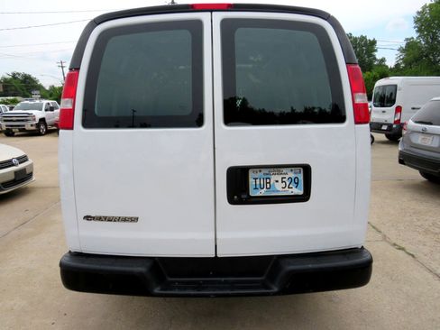 Used 2018 Chevrolet Express 2500 image 5