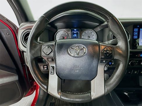 Used 2017 Toyota Tacoma TRD Sport image 18