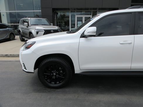 Used 2023 Lexus GX 460 w/ Black Line Special Edition AWD/4WD image 2
