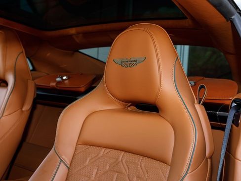 Used 2025 Aston Martin Vanquish RWD image 19