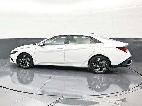 Used 2024 Hyundai Elantra Limited FWD image 2