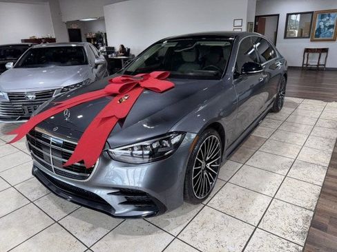 Used 2022 Mercedes-Benz S 580 4MATIC Sedan w/ AMG Line Package image 3