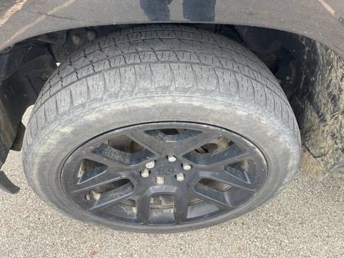 Used 2023 RAM 1500 Laramie AWD/4WD image 25