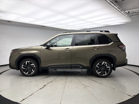 Used 2025 Subaru Forester Limited AWD/4WD image 2