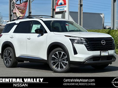 New 2026 Nissan Pathfinder Platinum image 1