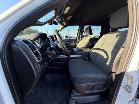 Used 2022 RAM 2500 Big Horn w/ Night Edition AWD/4WD image 9