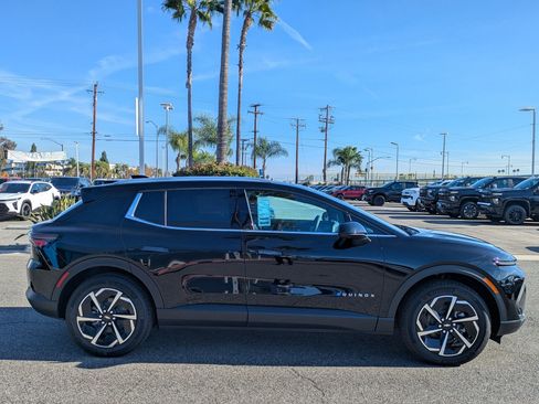 Used 2026 Chevrolet Equinox EV LT w/ LPO, All-Weather Mat Package image 6
