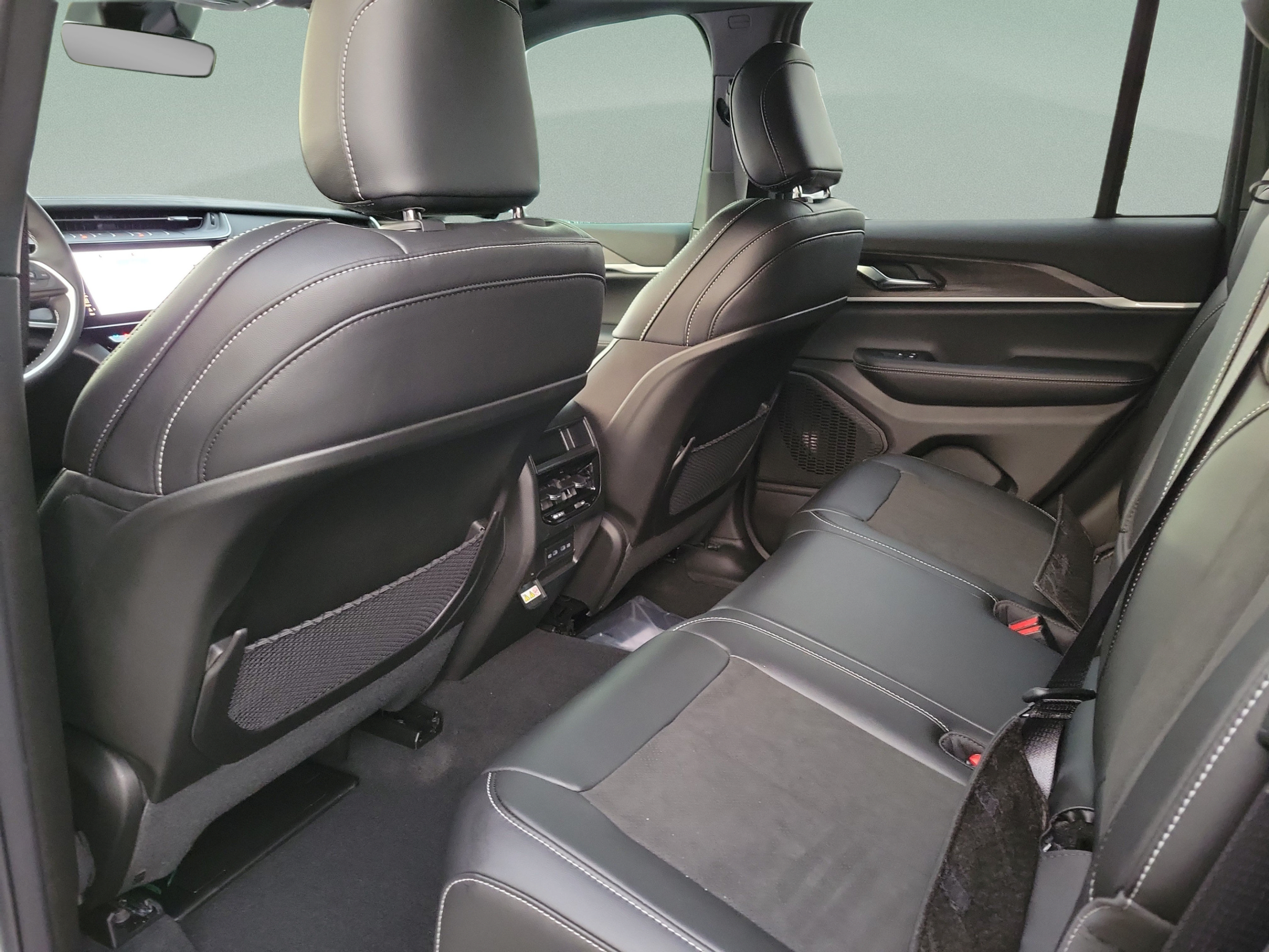 New 2027 Jeep Grand Cherokee Altitude RWD image 5