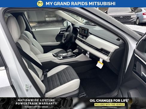 New 2026 Mitsubishi Outlander SE AWD/4WD image 15