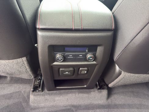 Used 2022 Chevrolet Traverse RS AWD/4WD image 33