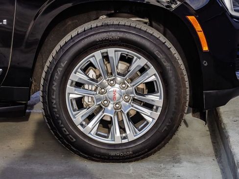 Used 2025 GMC Yukon XL Denali AWD/4WD image 11