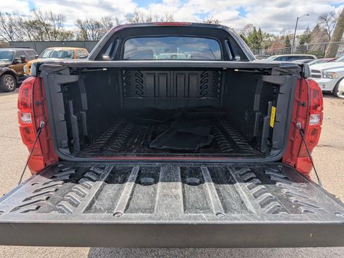 Used 2011 Chevrolet Avalanche LT w/ Luxury Package AWD/4WD image 32
