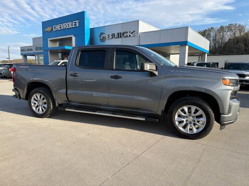 Used 2020 Chevrolet Silverado 1500 Custom w/ Custom Max Trailering Package image 2