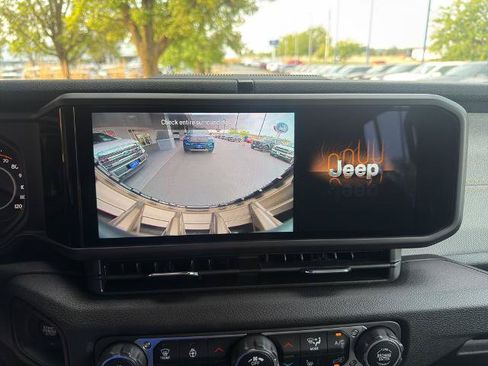 Used 2025 Jeep Wrangler Unlimited Sport AWD/4WD image 32