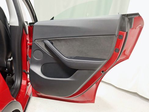 Used 2021 Tesla Model Y Long Range image 36