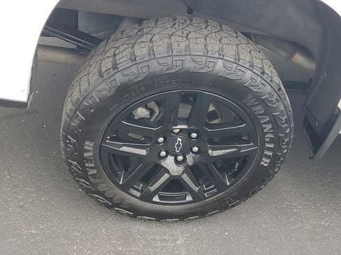Certified 2024 Chevrolet Silverado 1500 LT Trail Boss w/ Convenience Package II AWD/4WD image 5