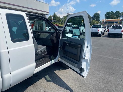 Used 2015 Ford F250 XL w/ Power Equipment Group AWD/4WD image 18
