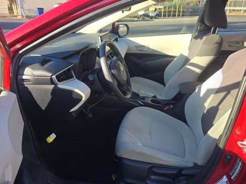 Used 2021 Toyota Corolla LE image 8