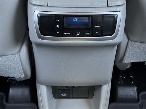 Used 2019 Toyota Highlander XLE image 29
