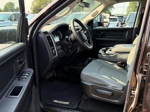 Used 2017 RAM 2500 Tradesman w/ Chrome Appearance Group AWD/4WD image 5