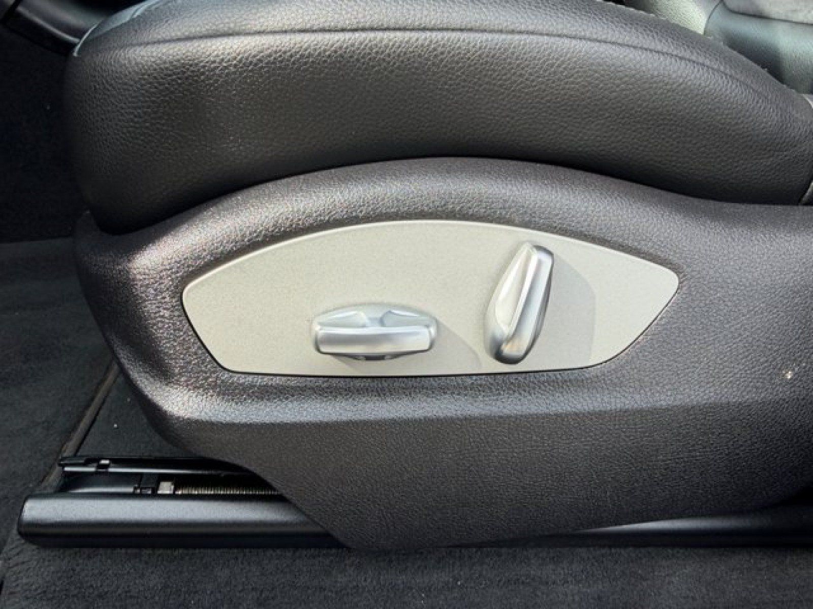 Used 2021 Porsche Macan AWD/4WD image 11